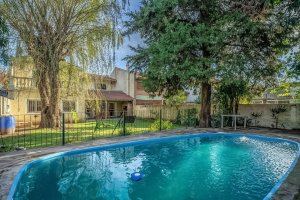 VENTA Casa 6 amb. pileta -Pque Cisneros-V. Adelina