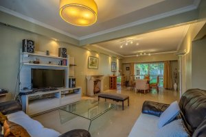 VENTA Casa 6 amb. pileta -Pque Cisneros-V. Adelina