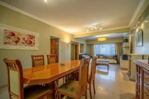 VENTA Casa 6 amb. pileta -Pque Cisneros-V. Adelina
