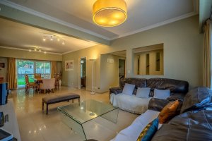 VENTA Casa 6 amb. pileta -Pque Cisneros-V. Adelina