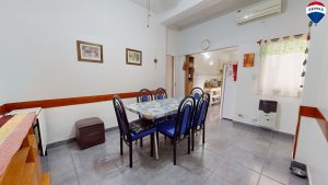 Venta casa 4 amb con patio y cochera