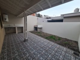 Front-facing 3-room apartment for rent with garage