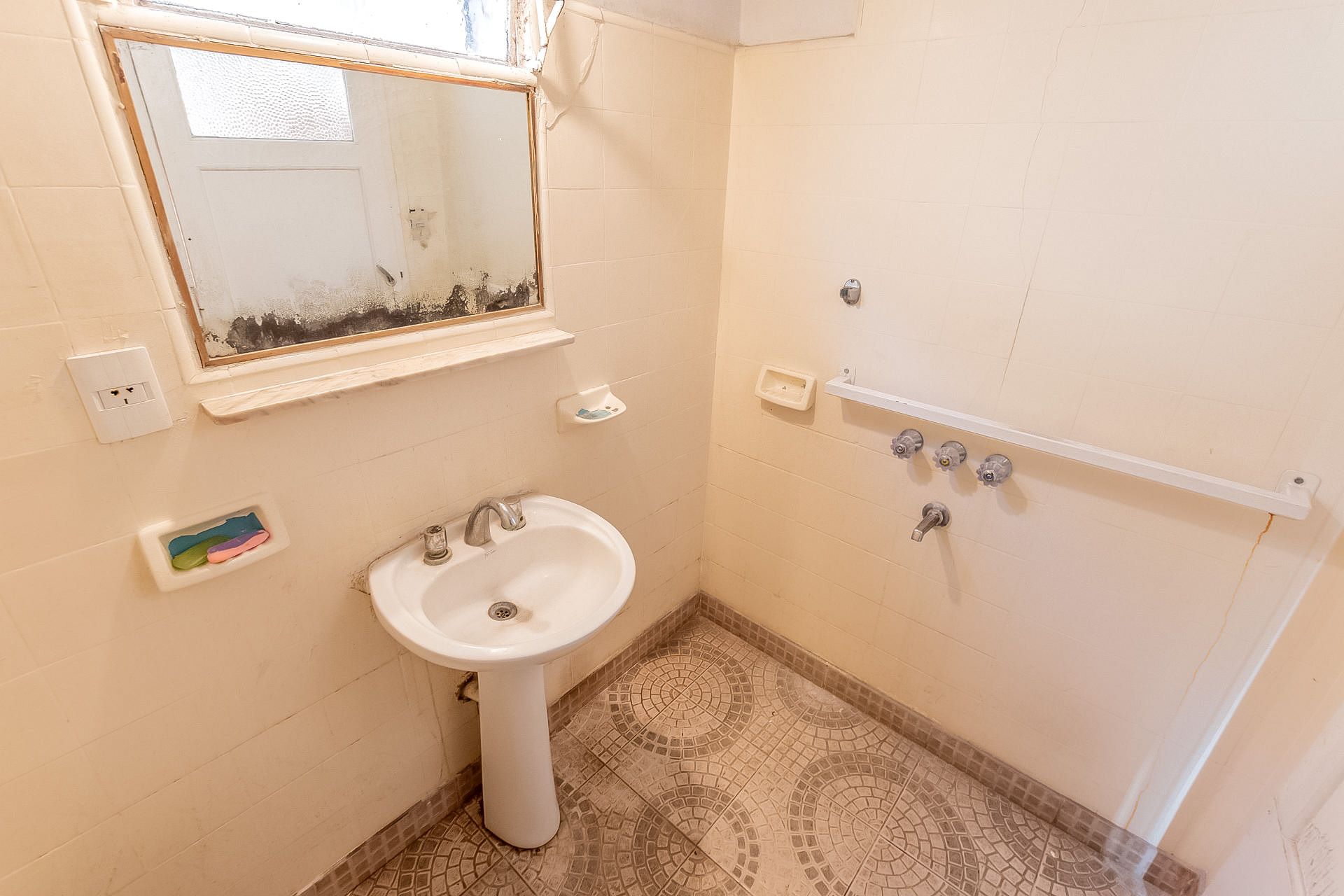 PH 3 amb, local y patio en venta Don Torcuato