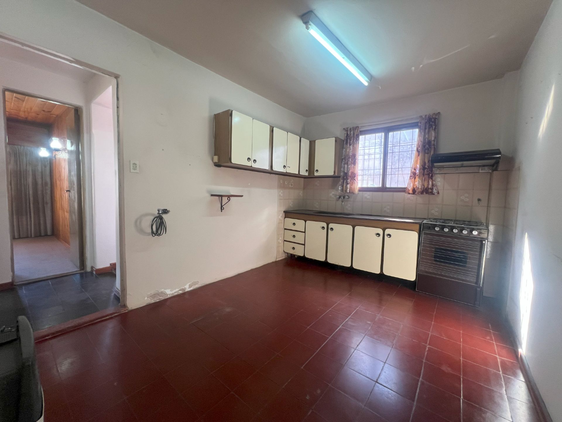 Casa Don Torcuato 5 ambientes con Cochera y Jardín