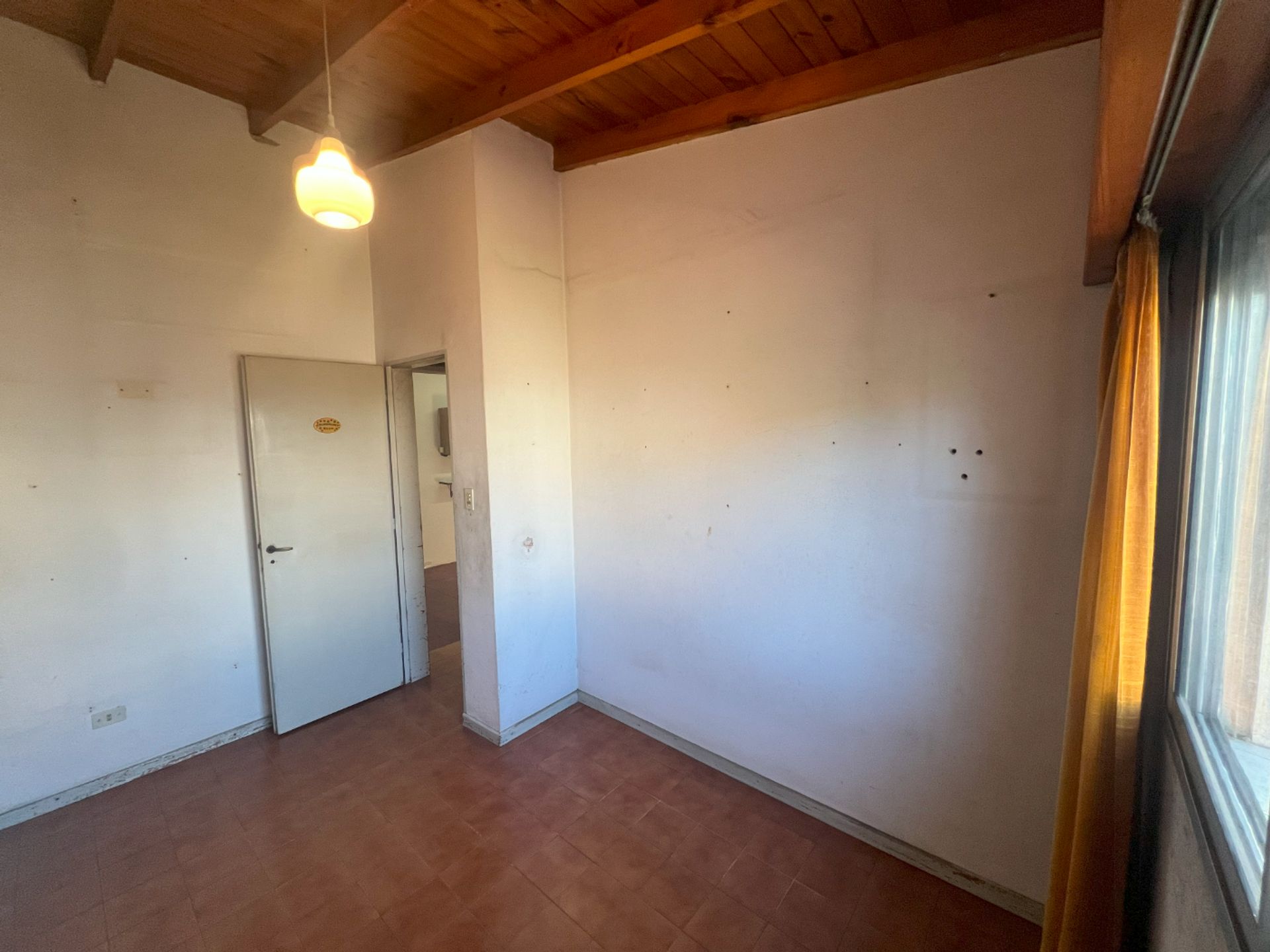 Casa Don Torcuato 5 ambientes con Cochera y Jardín
