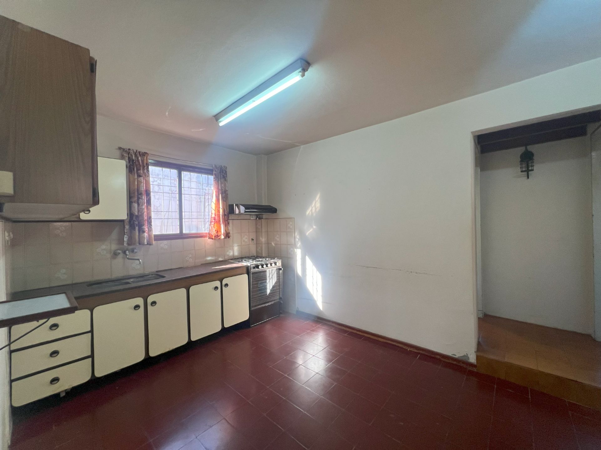 Casa Don Torcuato 5 ambientes con Cochera y Jardín