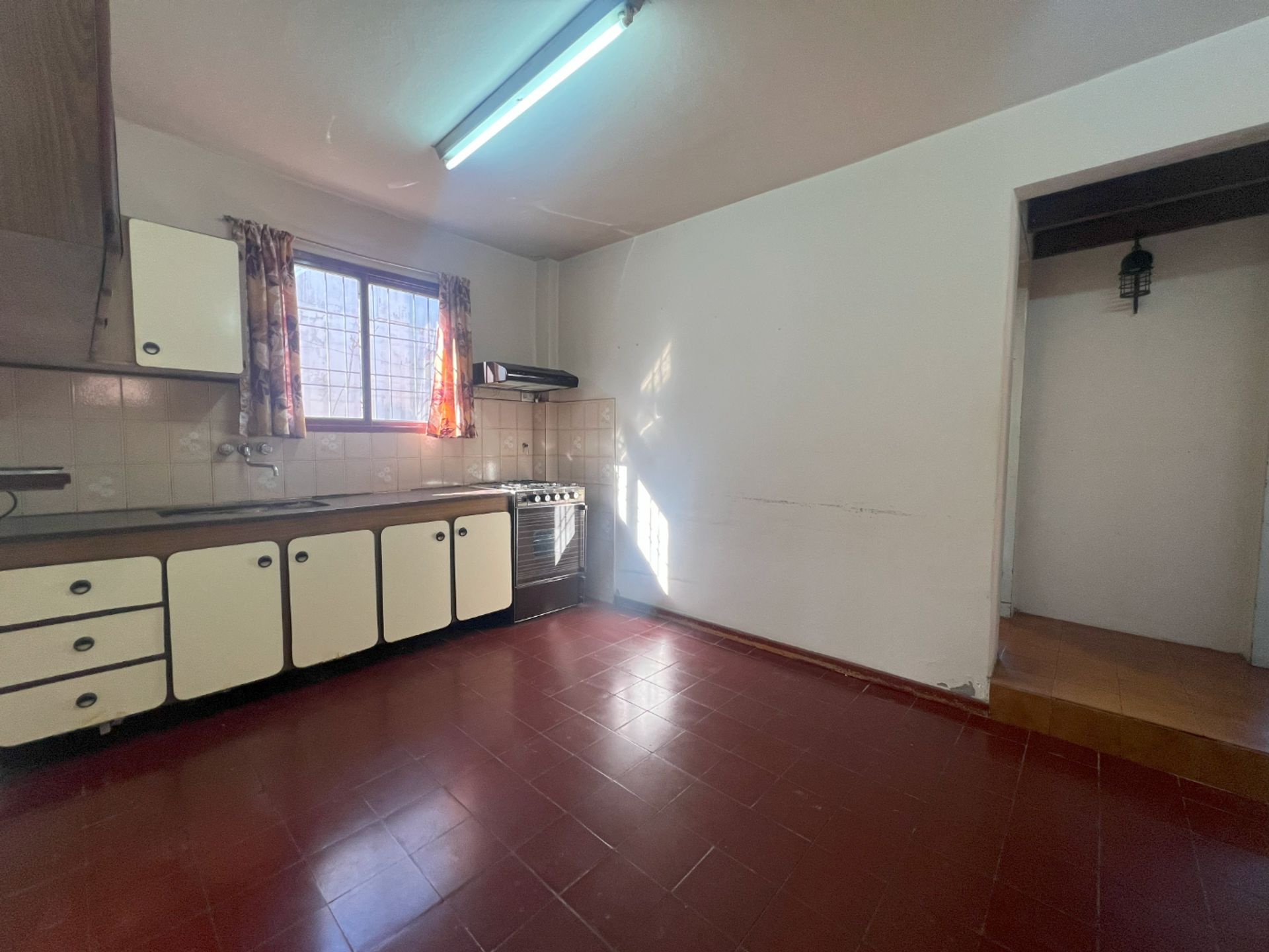 Casa Don Torcuato 5 ambientes con Cochera y Jardín