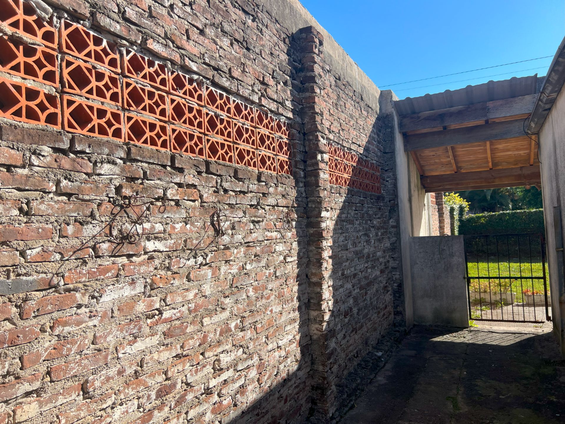 Casa Don Torcuato 5 ambientes con Cochera y Jardín