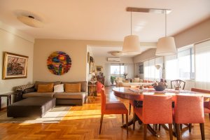 Bright 4-room with desk and garage