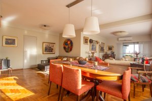 Bright 4-room with desk and garage