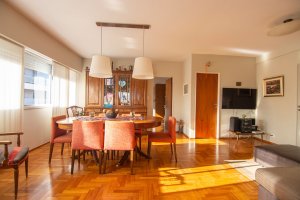 Bright 4-room with desk and garage
