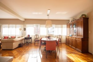 Bright 4-room with desk and garage