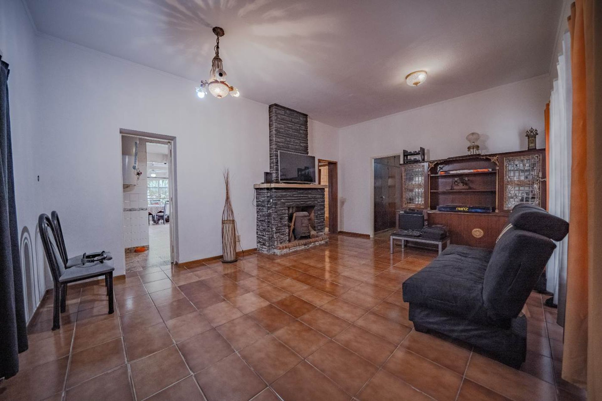 House for Sale – 5 Rooms, Carapachay, Pileta