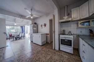House for Sale – 5 Rooms, Carapachay, Pileta