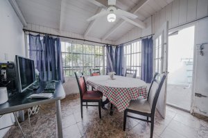 House for Sale – 5 Rooms, Carapachay, Pileta