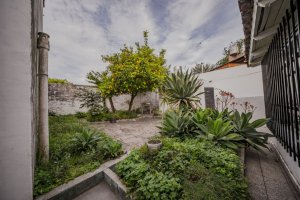 House for Sale – 5 Rooms, Carapachay, Pileta