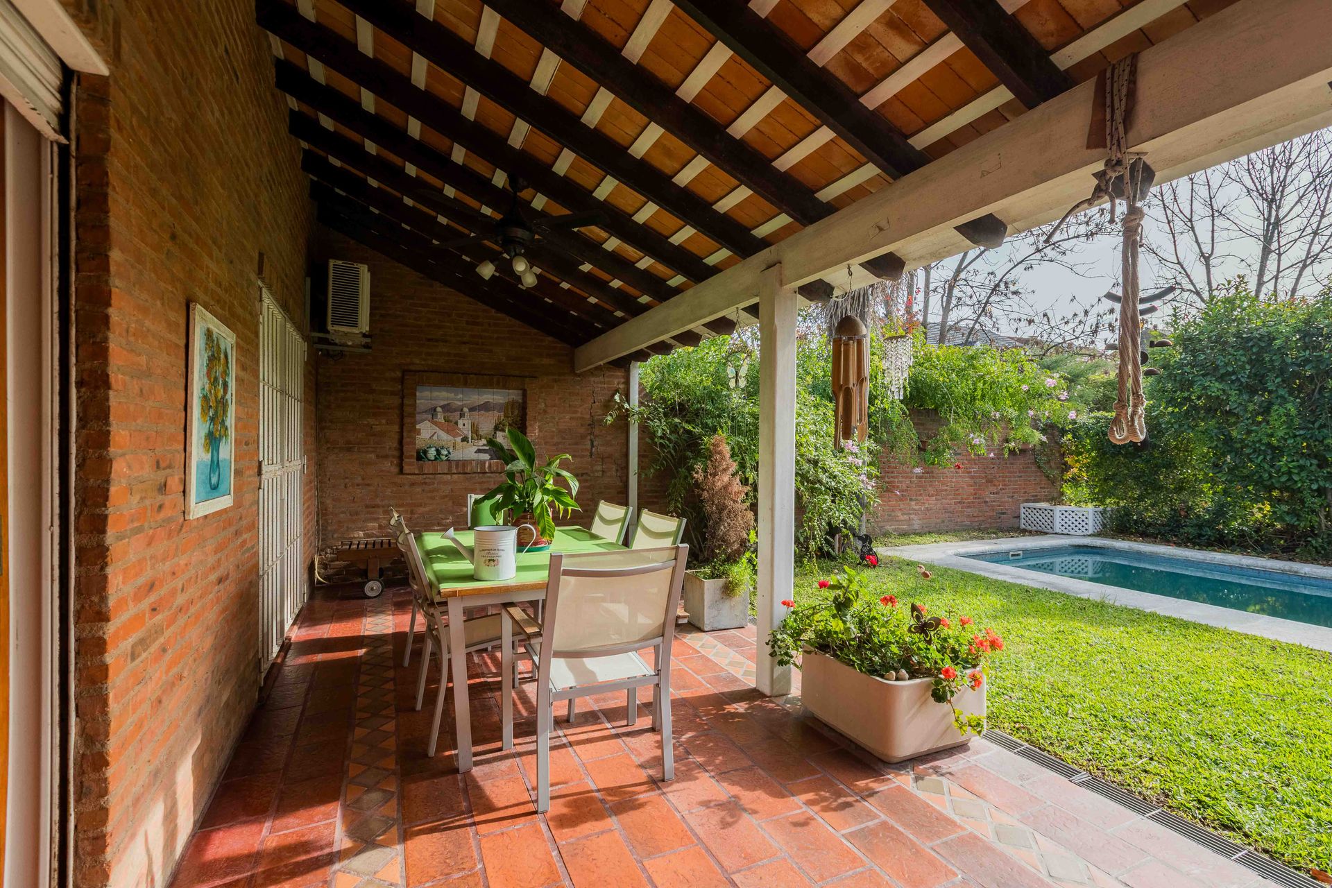 LA HORQUETA Casa en Venta con galería y pileta