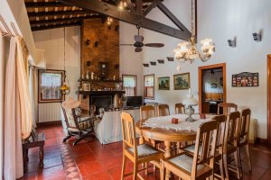 LA HORQUETA Casa en Venta con galería y pileta