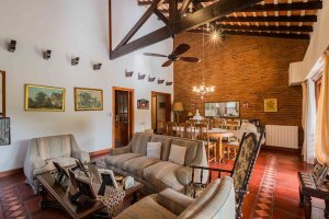 LA HORQUETA Casa en Venta con galería y pileta