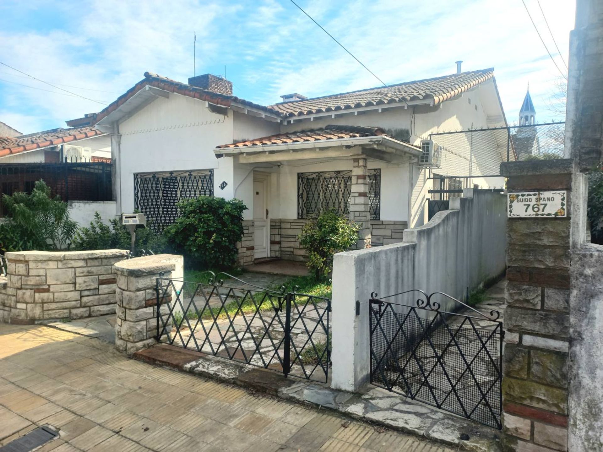 Punta Chica: 4 Bedrooms + Garden and Patio