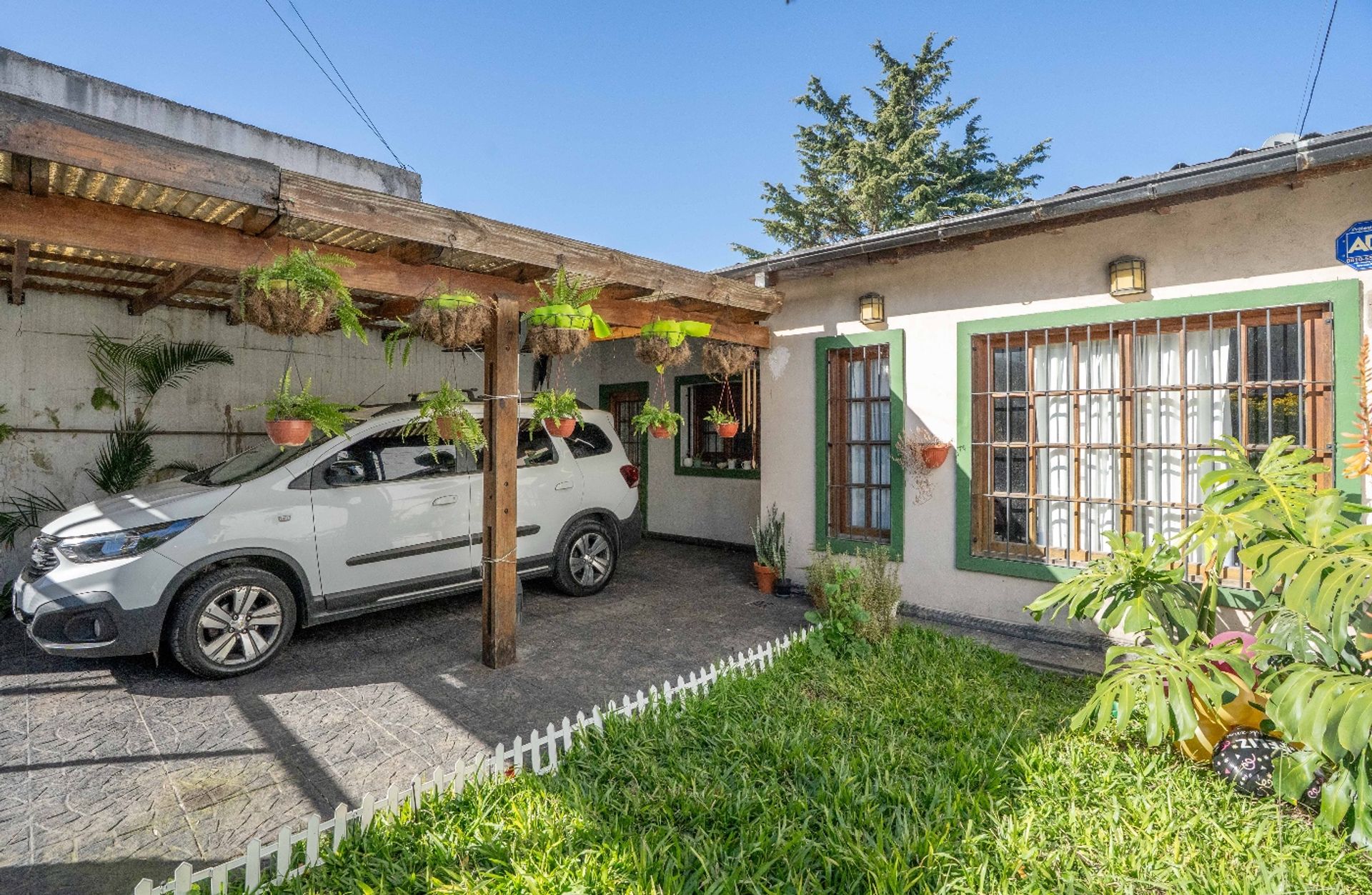 House for sale in Beccar with garden and grill