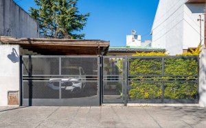 Casa en venta en Beccar con jardín y parrilla