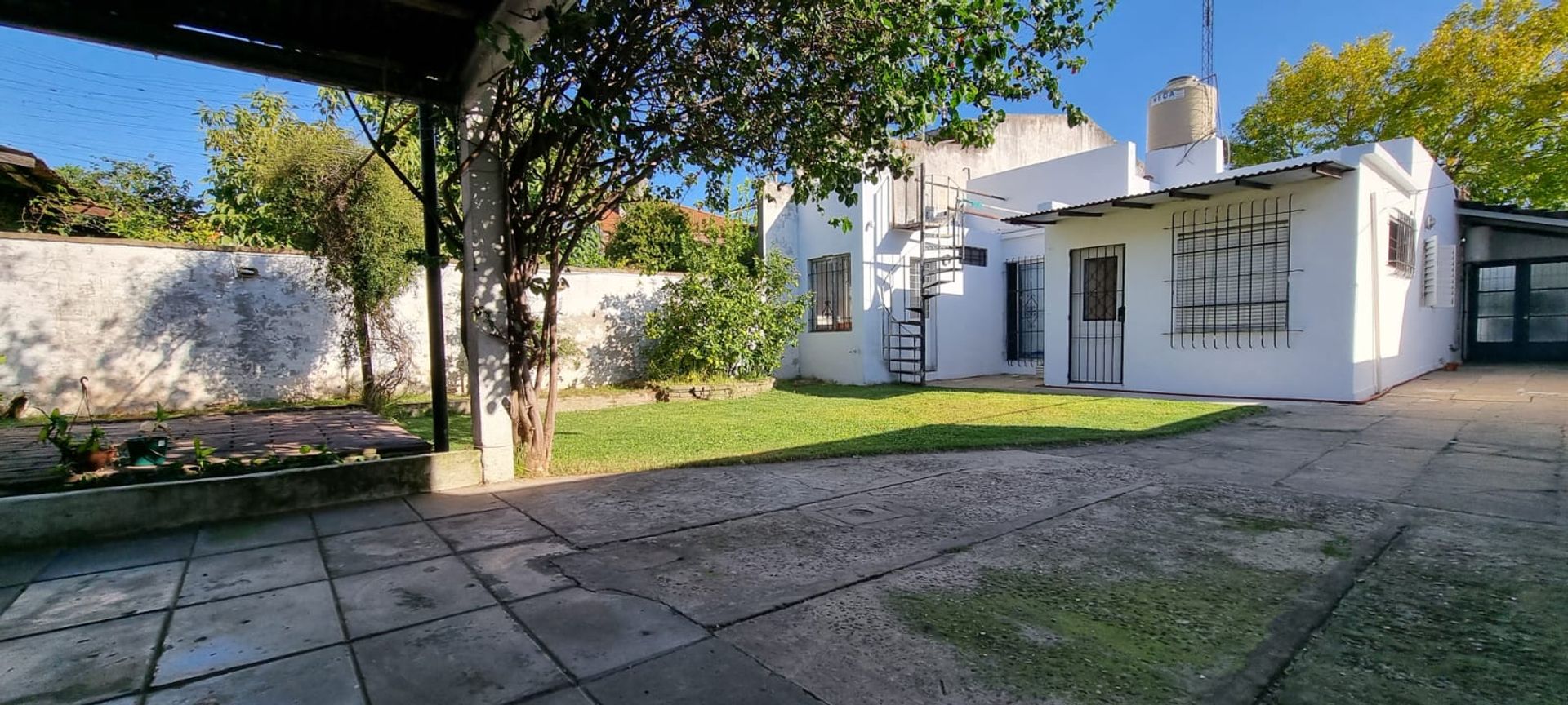 Venta casa en beccar 4 ambientes jardin y cochera