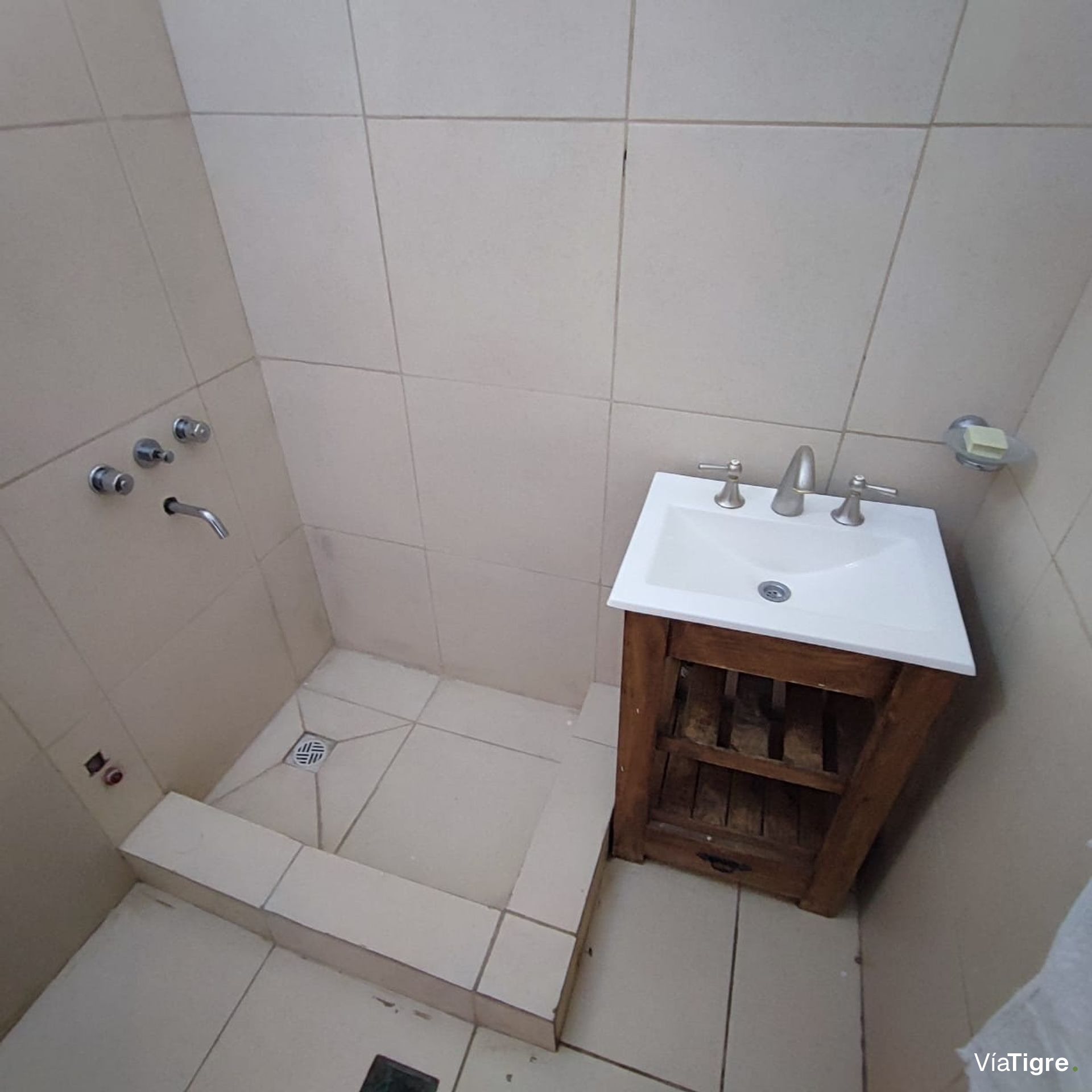 Venta casa en beccar 4 ambientes jardin y cochera