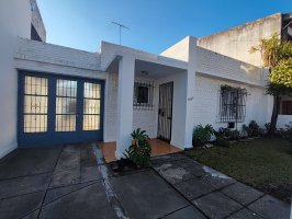 Venta casa en beccar 4 ambientes jardin y cochera