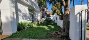 Venta casa en beccar 4 ambientes jardin y cochera
