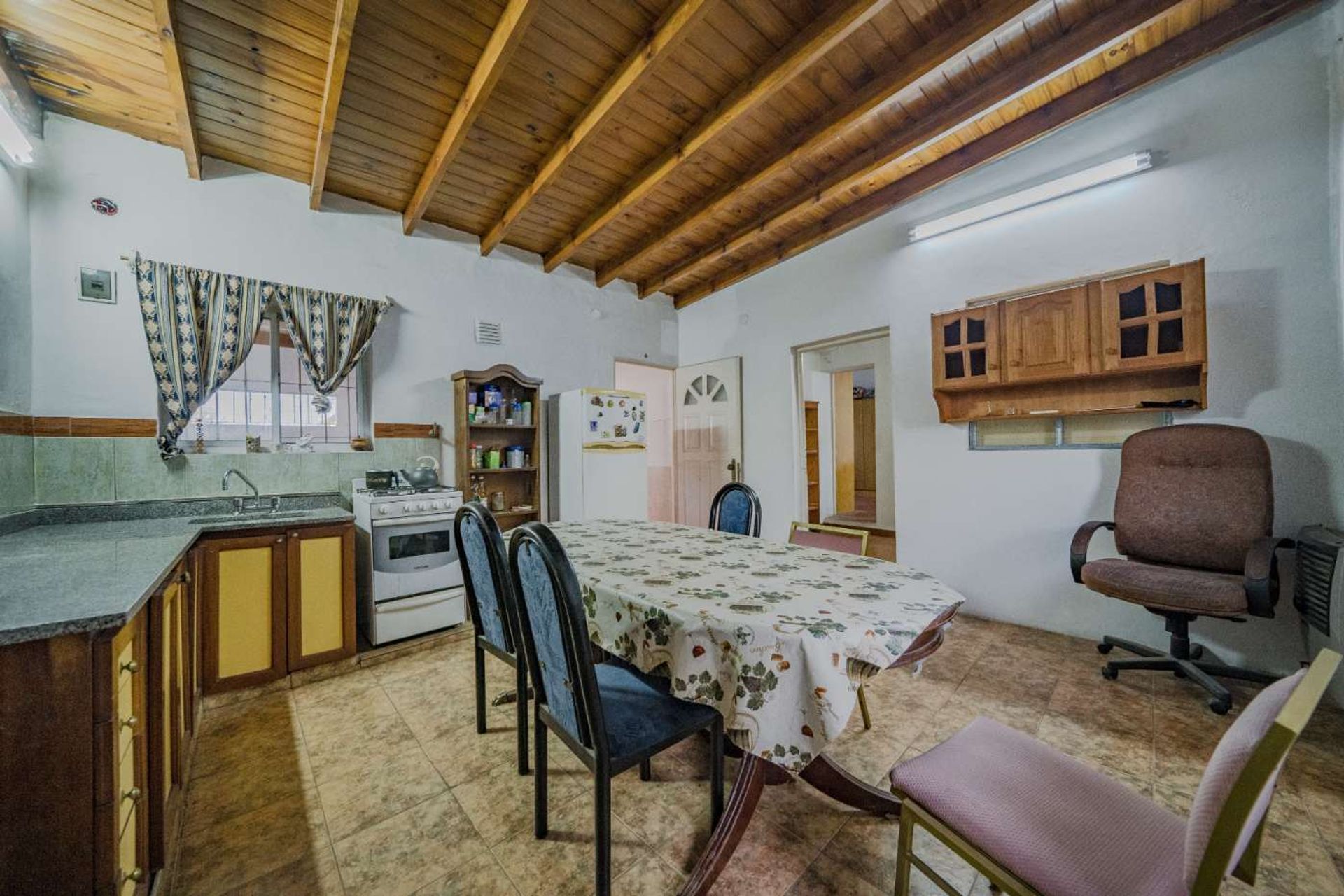 Casa 7 Ambientes con patio y cochera