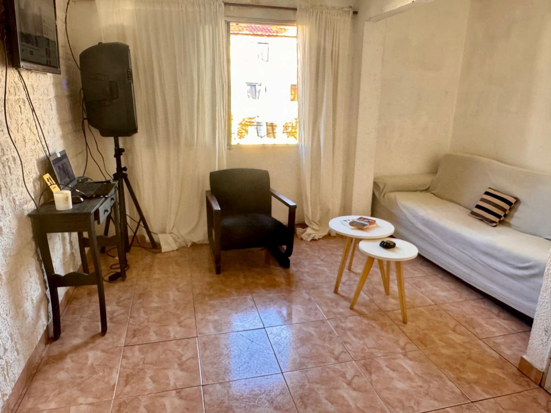 Opportunity! 4-room apartment with garage, San Fernando