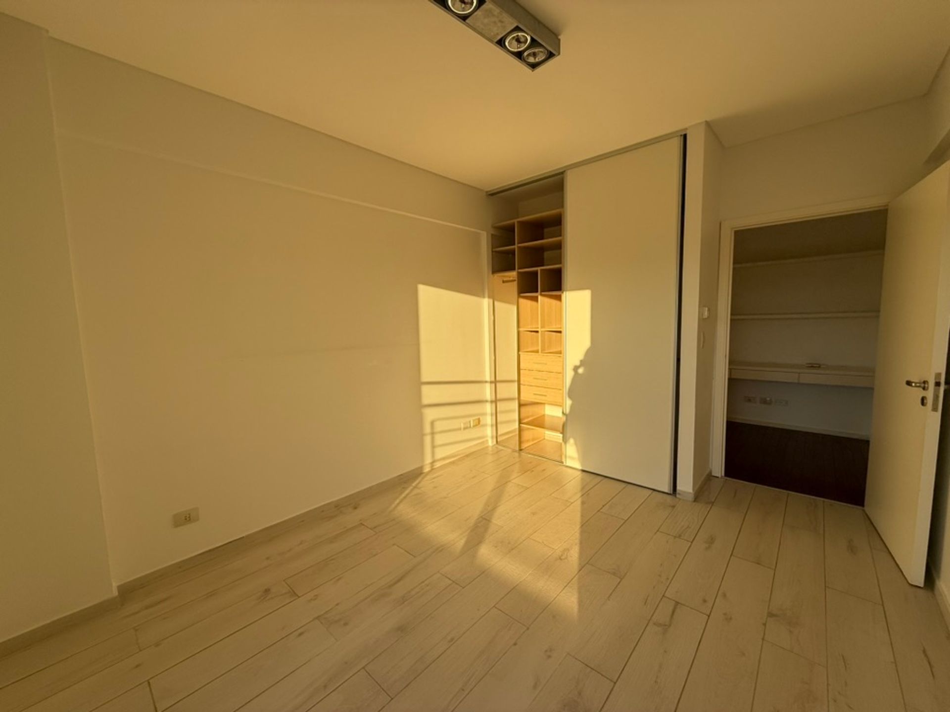 Alquiler Depto. 3 Ambientes C/Cochera-Arboris