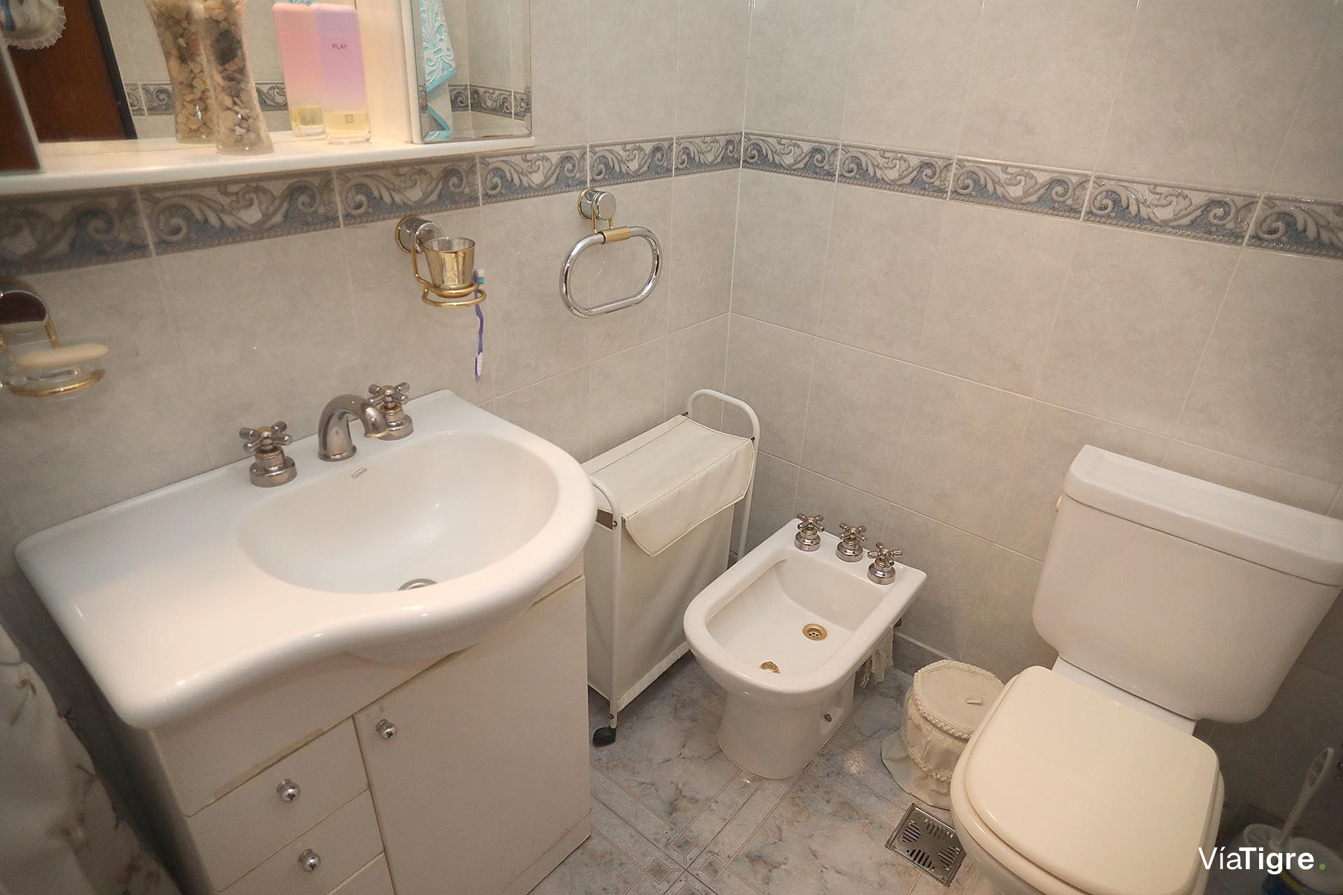 Venta Dúplex tipo casa con jardín y quincho.