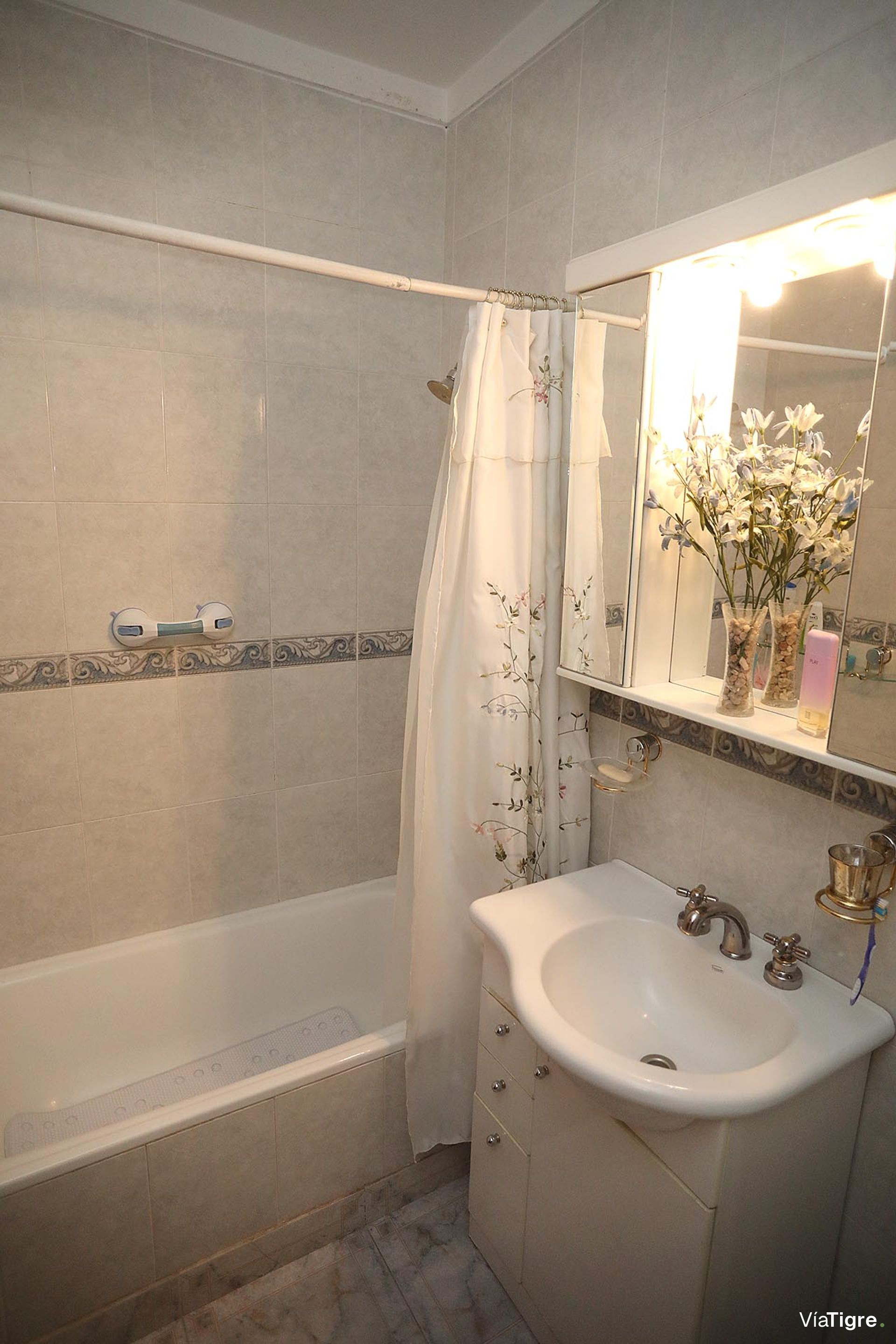 Venta Dúplex tipo casa con jardín y quincho.