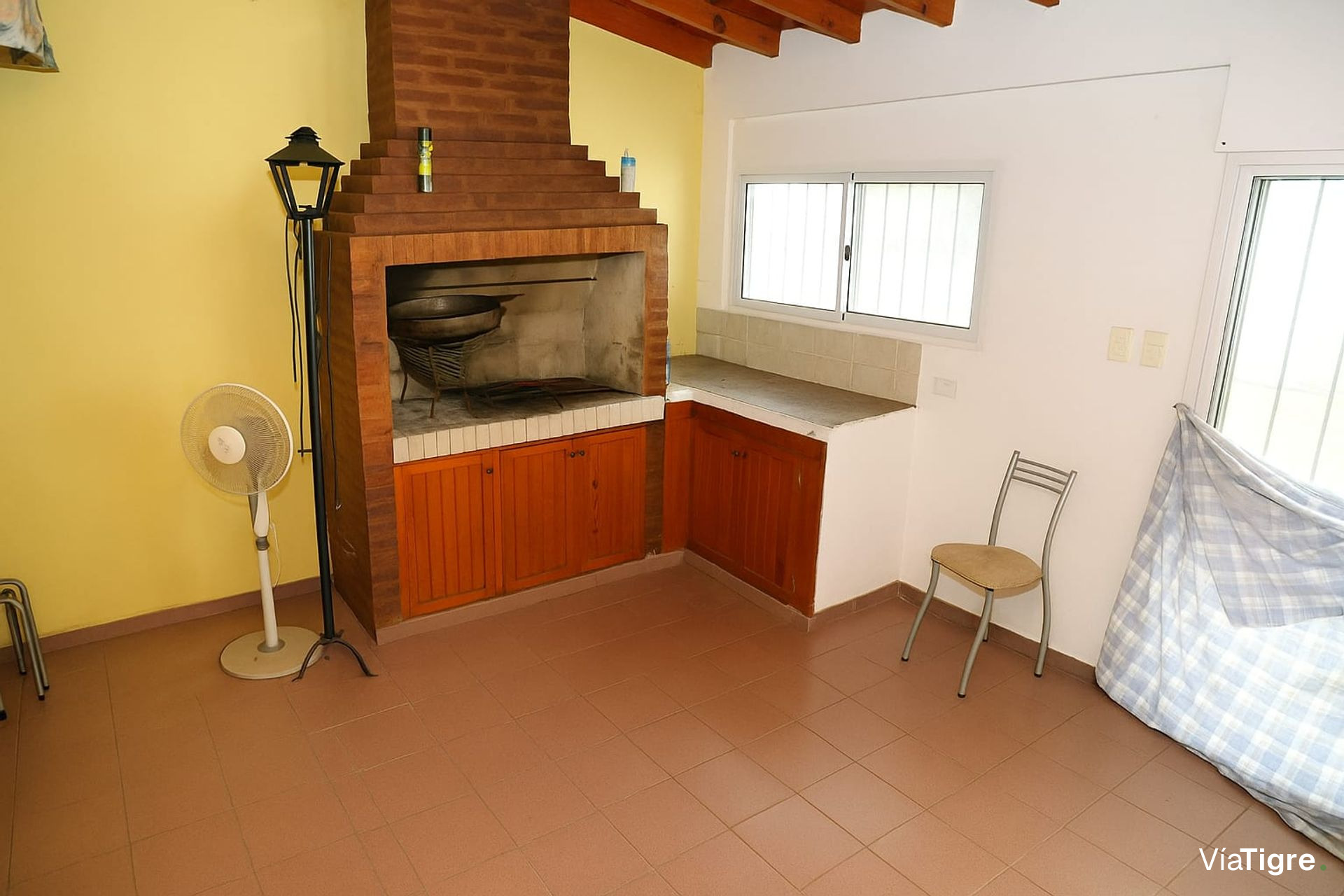 Venta Dúplex tipo casa con jardín y quincho.