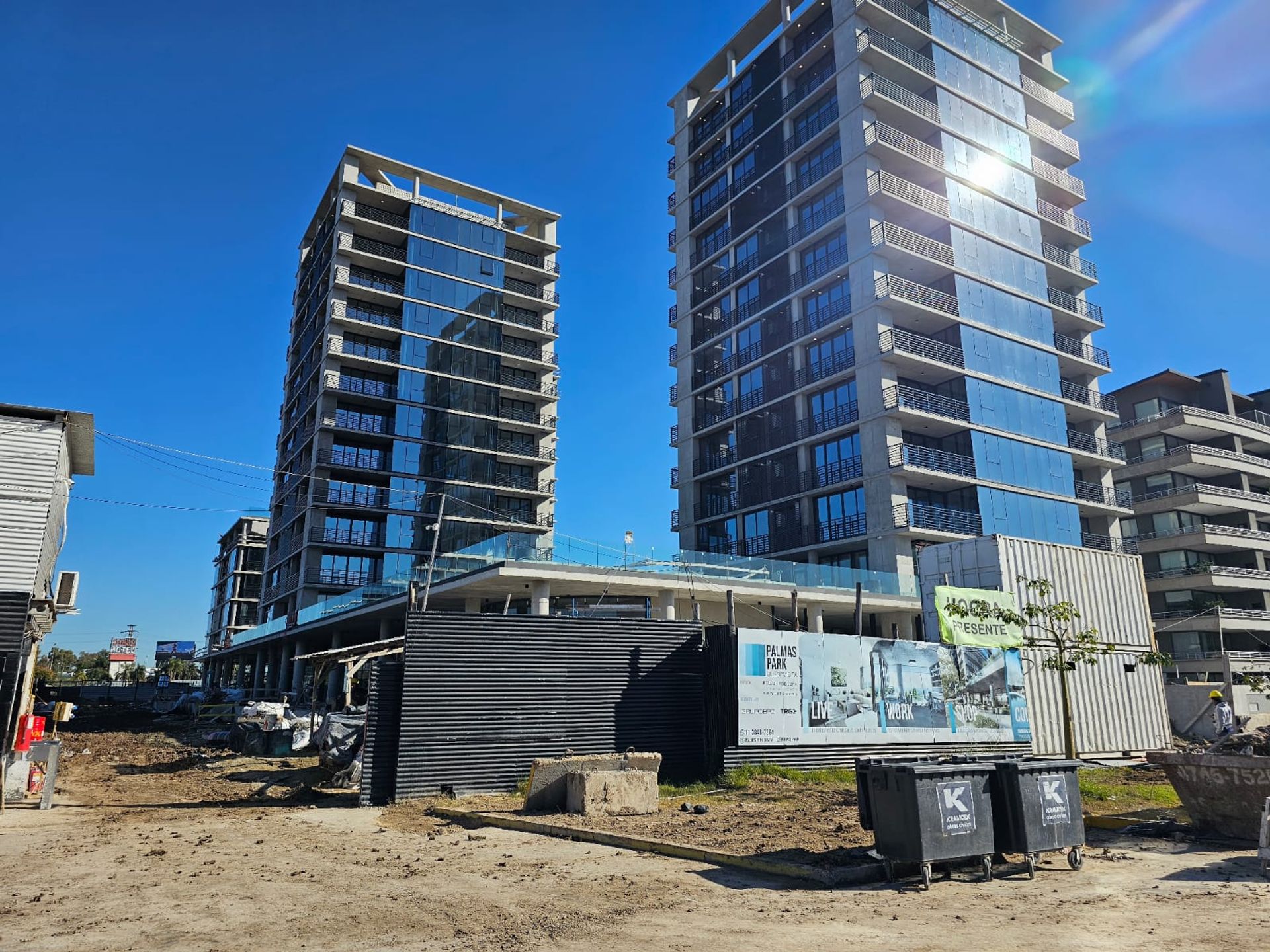 Brand New Studio with Garage, Palmas Park