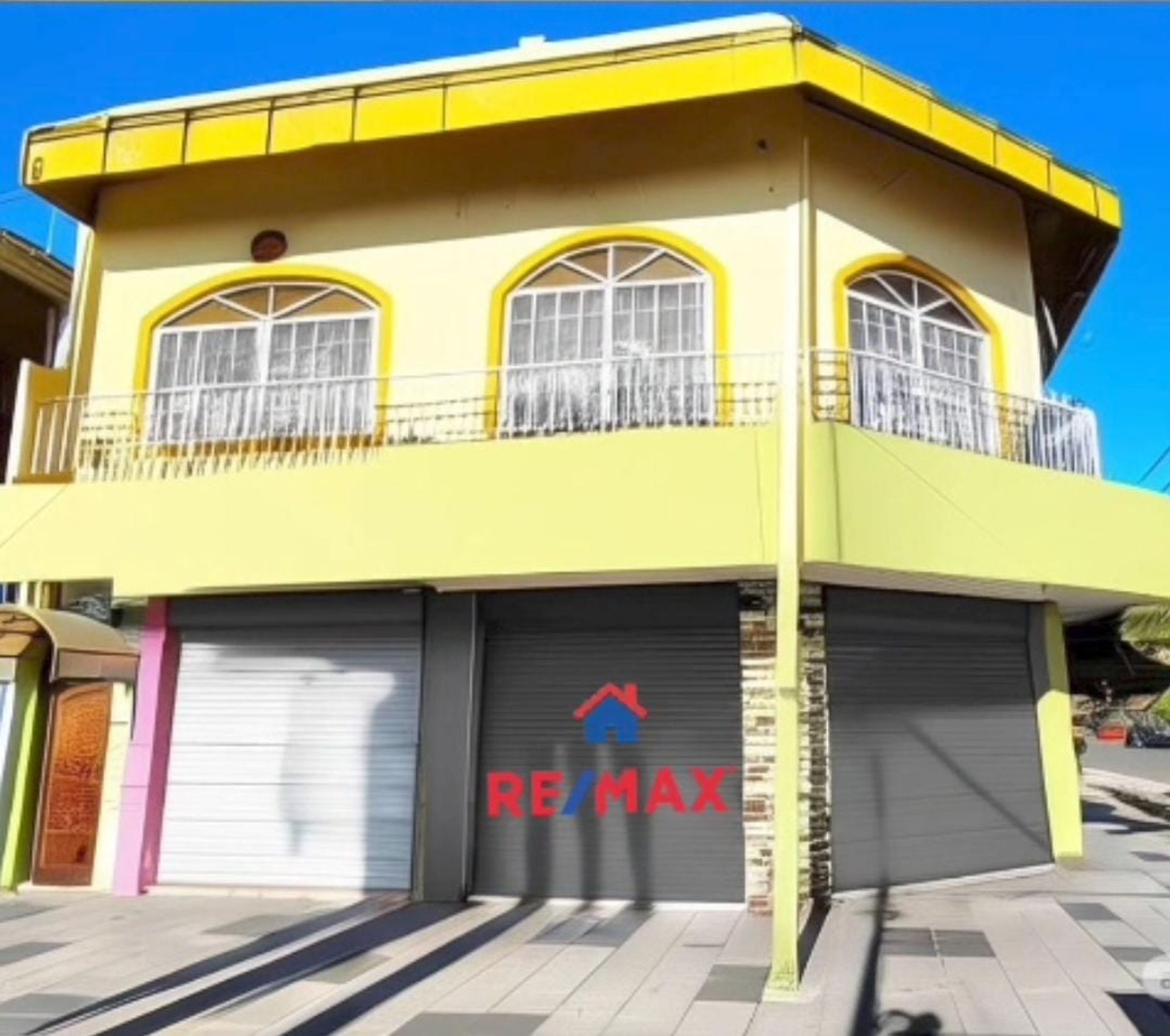 Venta 3 Dptos + 3 Locales activos