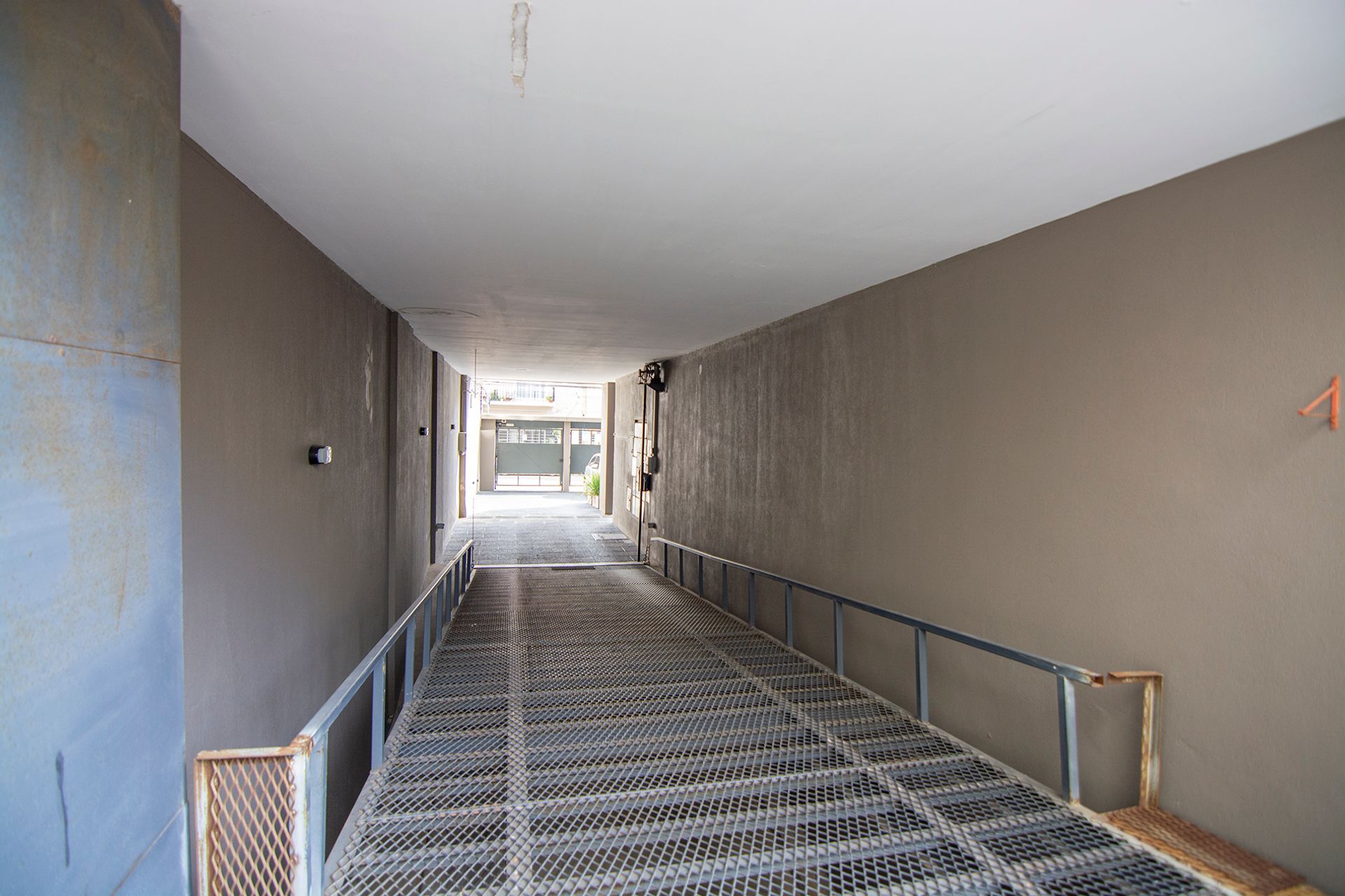 Venta Dpto. 2 Amb. En Vte Lopez Con Balcon Cochera
