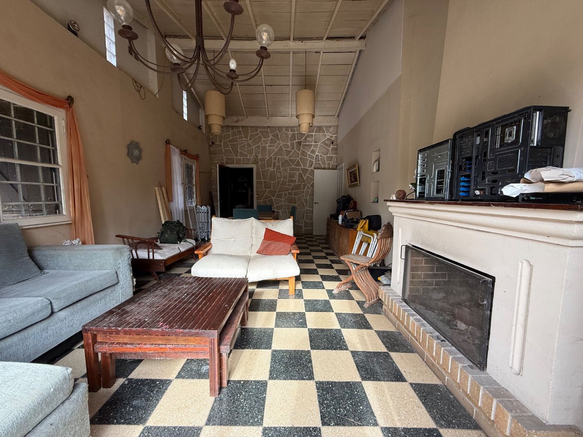 CASA QUINTA BENAVIDEZ. VENTA- 4 ambientes