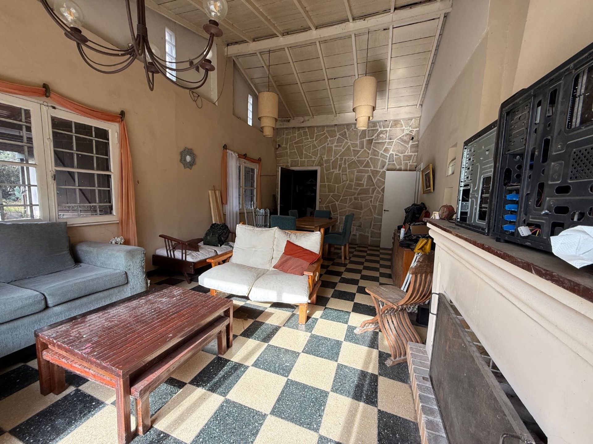 CASA QUINTA BENAVIDEZ. VENTA- 4 ambientes