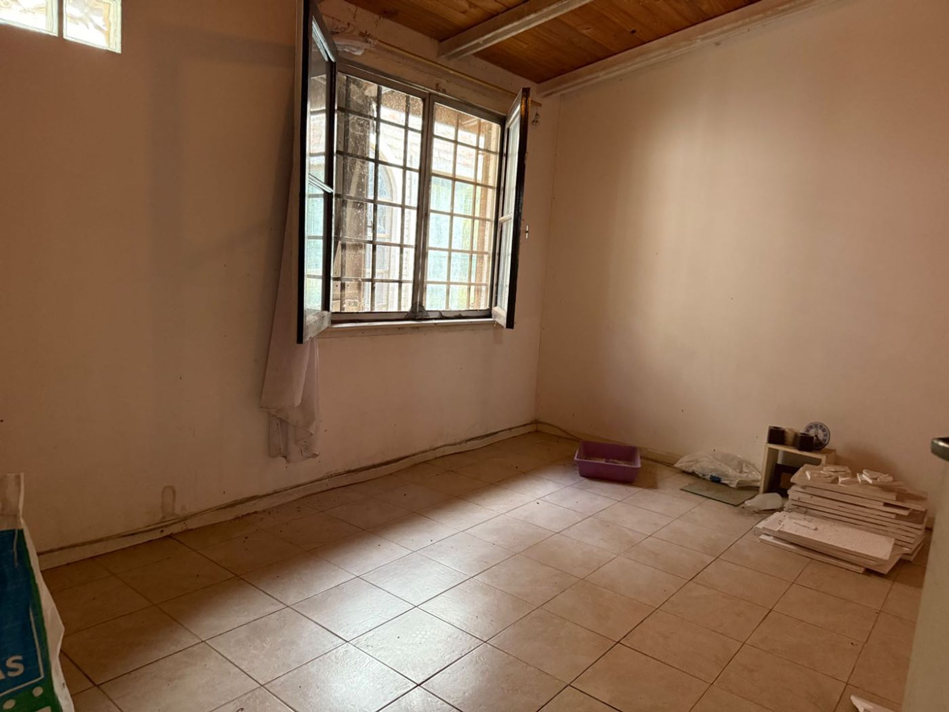 CASA QUINTA BENAVIDEZ. VENTA- 4 ambientes