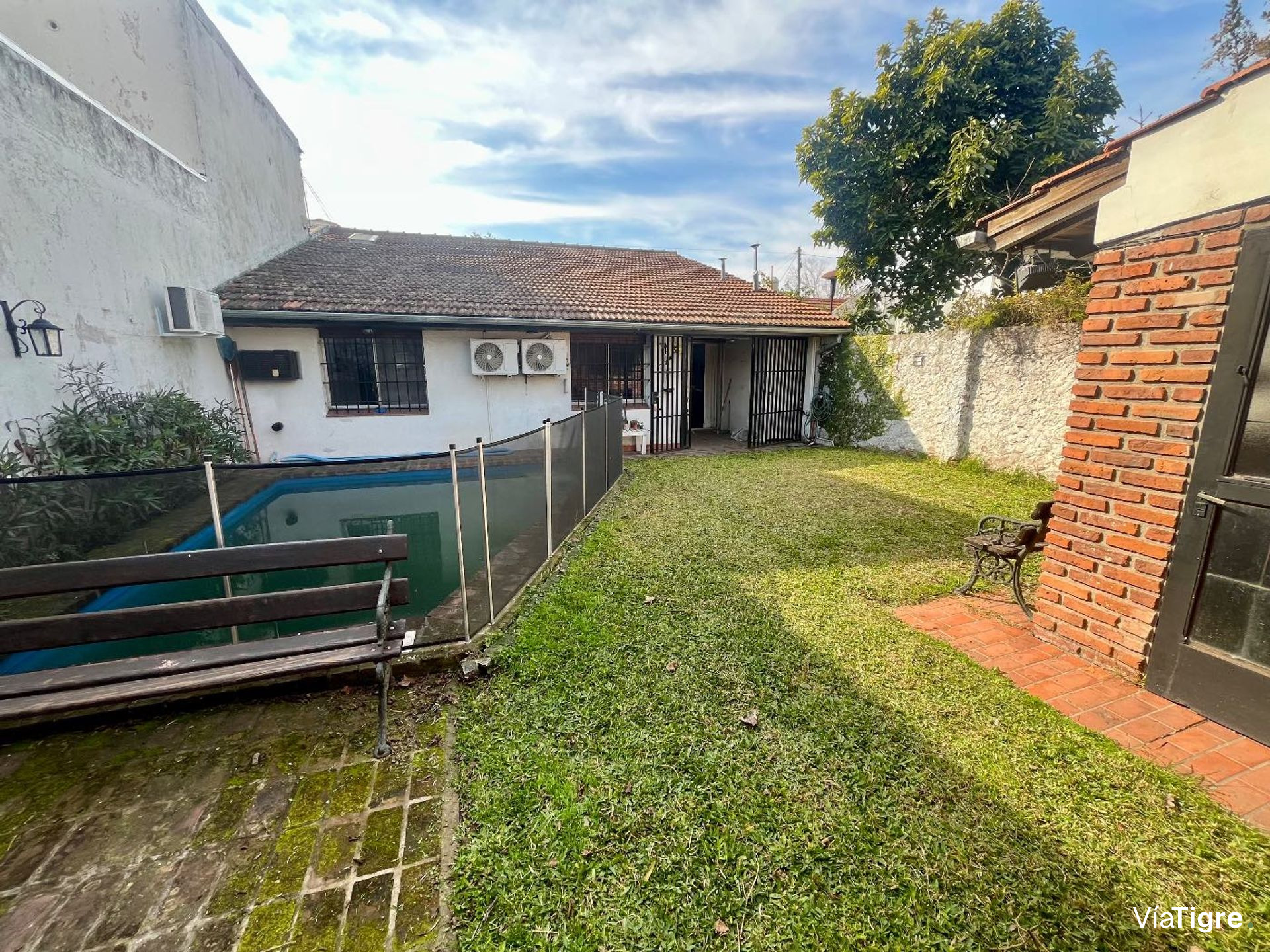 Casa 4 ambientes en venta en Martinez con jardín