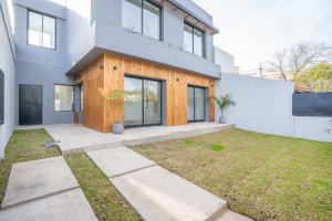 House for sale, brand new, in Bajo de San Isidro.