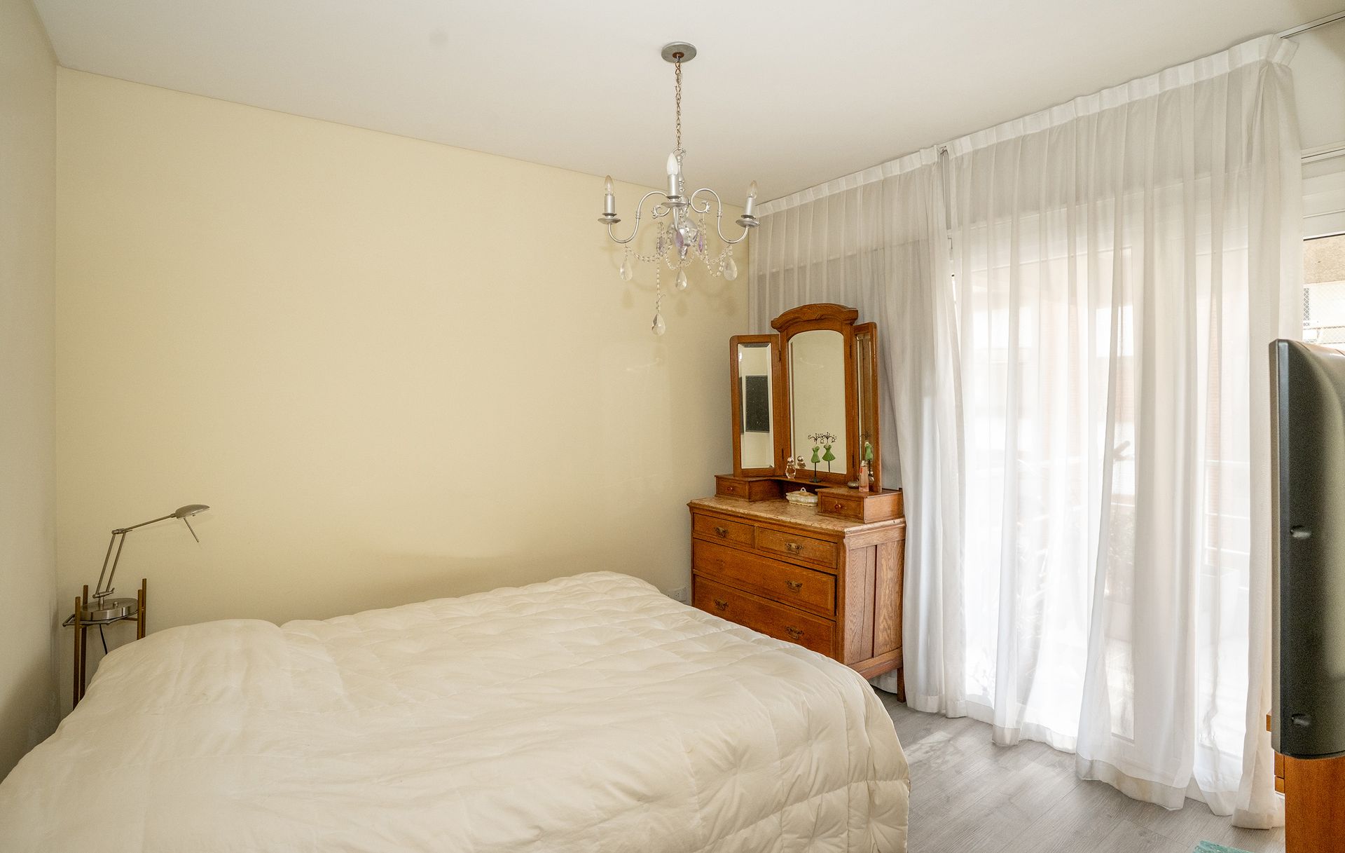 VICENTE LÓPEZ 2 ambientes con cochera y amenities