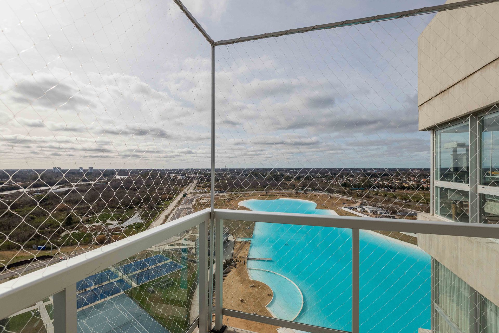 VENTA depto 3 ambientes piso alto - REMEROS BEACH
