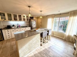 House, 5 rooms, local for sale in Tigre, pool and garden
