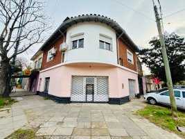 House, 5 rooms, local for sale in Tigre, pool and garden