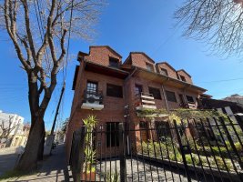 Venta Casa Triplex En Olivos C/ Playroom Y Cochera