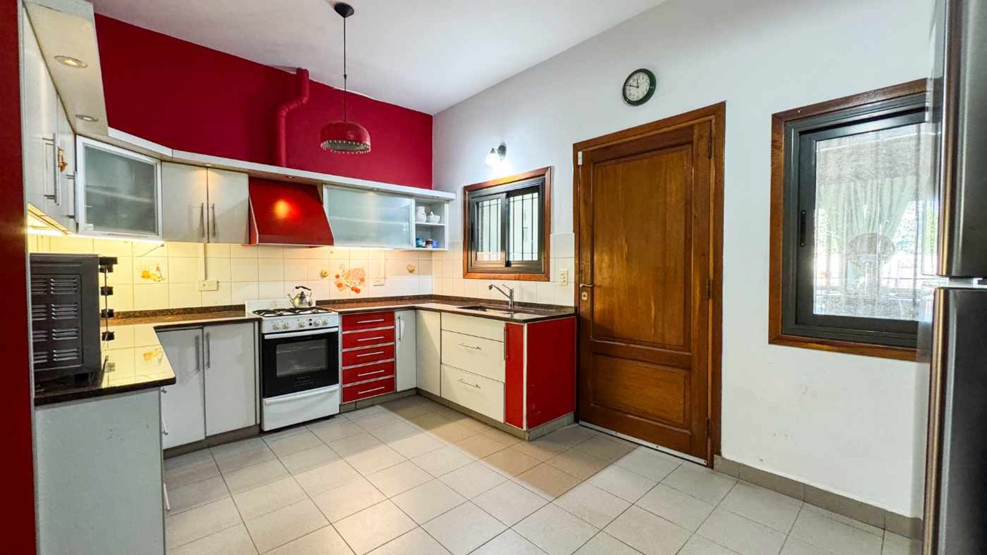 Venta Casa 5 Amb Con Jardin, Pileta Y Quincho
